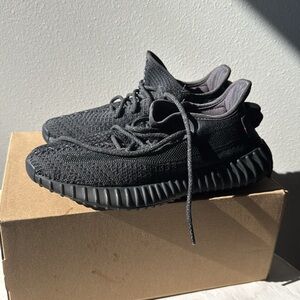 Adidas Yeezy Boost 350 V2 in Black